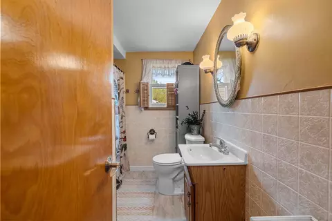 Bath - 1932 N Division St, Appleton, WI 54911 photo 1 of 1
