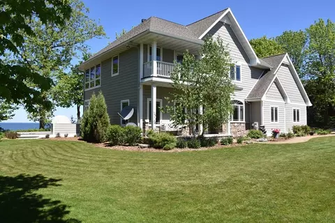 3297 Wells Ln, Sturgeon Bay, WI 54235