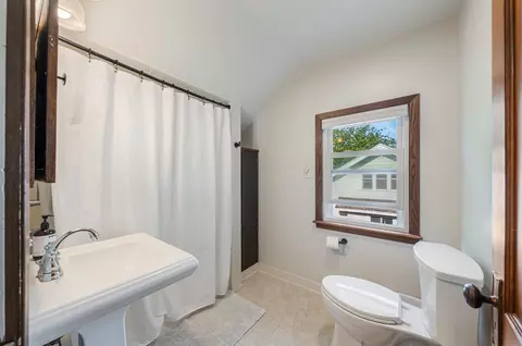 Bath - 110 E Dall St, Appleton, WI 54911 photo 1 of 2