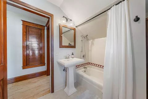 Bath - 110 E Dall St, Appleton, WI 54911 photo 2 of 2