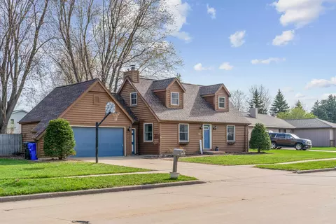 Exterior - 3033 E Canary St, Appleton, WI 54915 photo 3 of 12