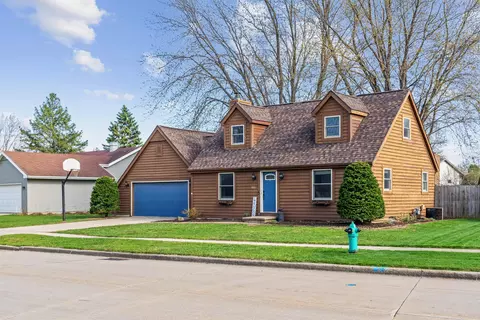 Exterior - 3033 E Canary St, Appleton, WI 54915 photo 2 of 12