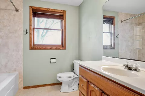 Bath - 3033 E Canary St, Appleton, WI 54915 photo 4 of 6