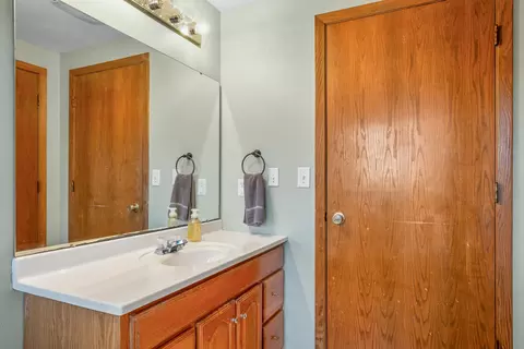 Bath - 3033 E Canary St, Appleton, WI 54915 photo 5 of 6