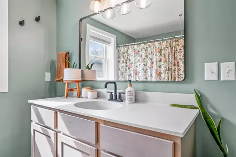 Bath - 3033 E Canary St, Appleton, WI 54915 photo 2 of 6