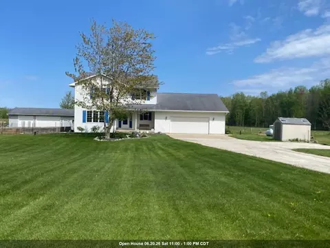 4894 Sandburr Trl, Suamico, WI 54173