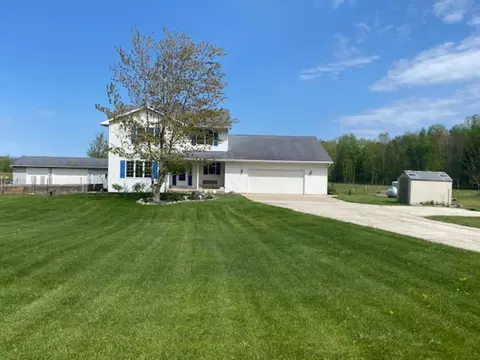 4894 Sandburr Trl, Suamico, WI 54173