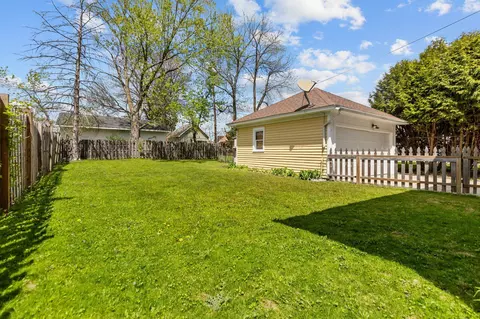 Exterior - 1028 W Summer St, Appleton, WI 54914 photo 6 of 9