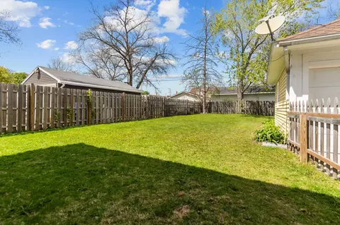Exterior - 1028 W Summer St, Appleton, WI 54914 photo 5 of 9