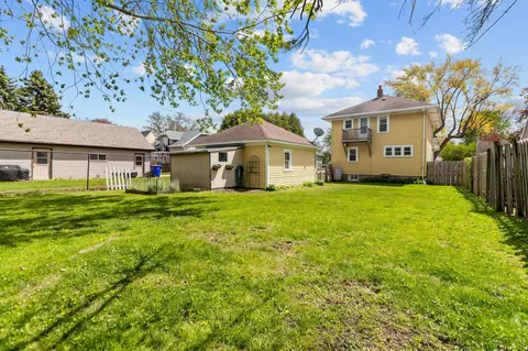 Exterior - 1028 W Summer St, Appleton, WI 54914 photo 7 of 9