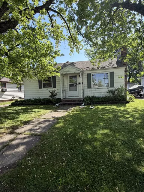 609 School Ct, Menasha, WI 54952