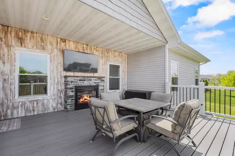 Exterior - w5706 Mase Court, Appleton, WI 54915 photo 6 of 7