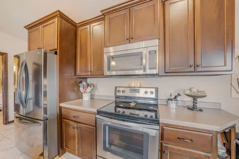 Kitchen - 1072 W Willis Way, Appleton, WI 54913 photo 2 of 3