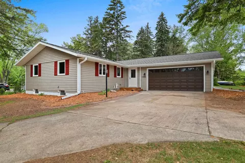 1964 Blueberry Ln, Green Bay, WI 54304