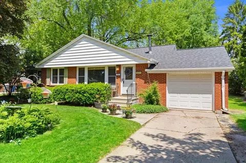 151 E Briar Ln, Green Bay, WI 54301