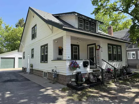 416 W Fulton St, Waupaca, WI 54981