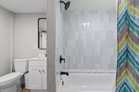Bath - 2007 S Gladys Ave, Appleton, WI 54915 photo 4 of 4
