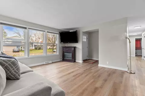 Living - 2007 S Gladys Ave, Appleton, WI 54915 photo 1 of 2