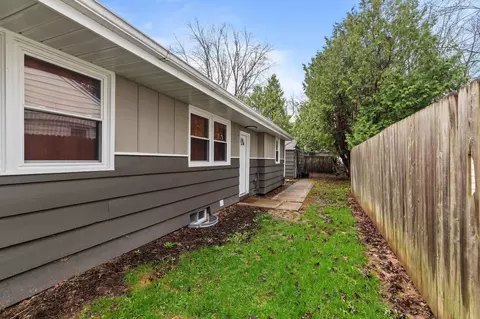 Exterior - 2007 S Gladys Ave, Appleton, WI 54915 photo 3 of 4