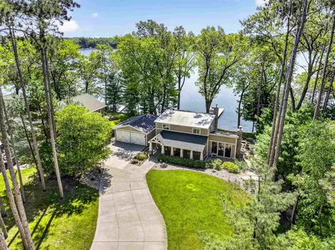 w5567 North Pine Lake Road, Waupaca, WI 54981