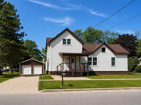132 E Water St, Princeton, WI 54968