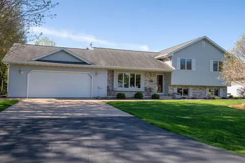 3453 Charlie Anna Dr, Oshkosh, WI 54904