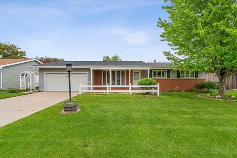 1756 Southland Ave, Oshkosh, WI 54902