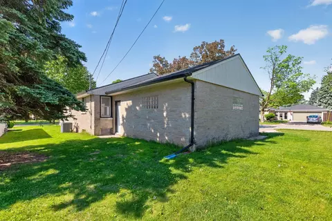 Exterior - 2206 N Mcdonald St, Appleton, WI 54911 photo 4 of 7