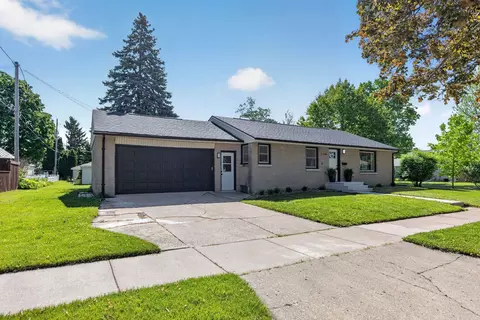 Exterior - 2206 N Mcdonald St, Appleton, WI 54911 photo 3 of 7