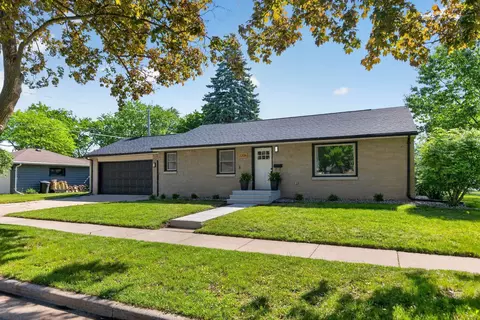 2206 N Mcdonald St, Appleton, WI 54911