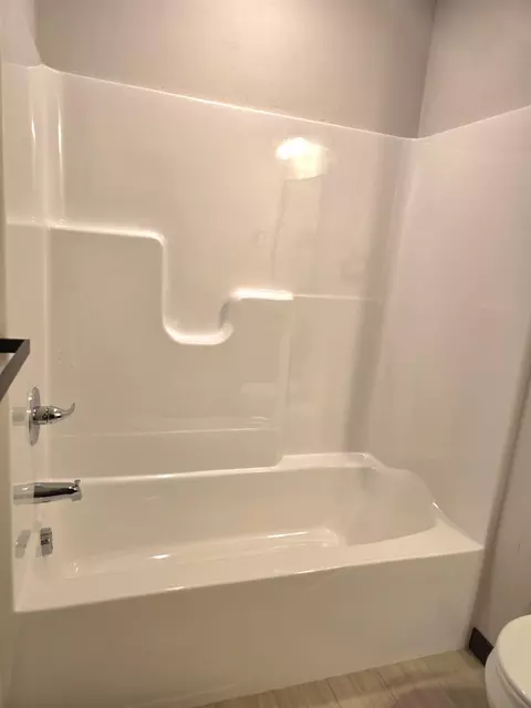 Bath - 3965 Rubyred Dr, Appleton, WI 54913 photo 5 of 5