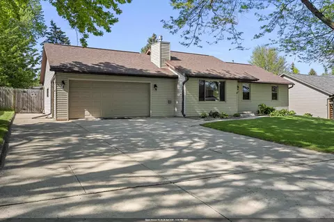 2545 Wildflower Row, Green Bay, WI 54311