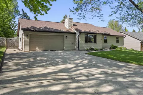 2545 Wildflower Row, Green Bay, WI 54311