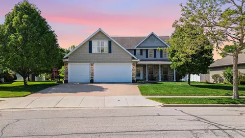 551 Coonen Dr, Combined Locks, WI 54113