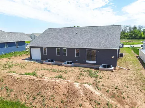 Exterior - 5749 N Sequoia Dr, Appleton, WI 54913 photo 2 of 3