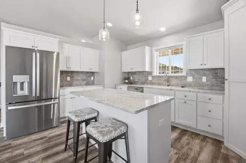 Kitchen - 5749 N Sequoia Dr, Appleton, WI 54913 photo 4 of 4