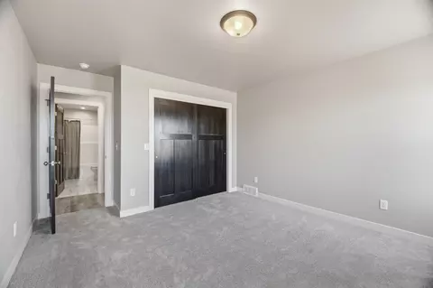 Bedroom - 5749 N Sequoia Dr, Appleton, WI 54913 photo 4 of 8