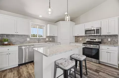 Kitchen - 5749 N Sequoia Dr, Appleton, WI 54913 photo 3 of 4