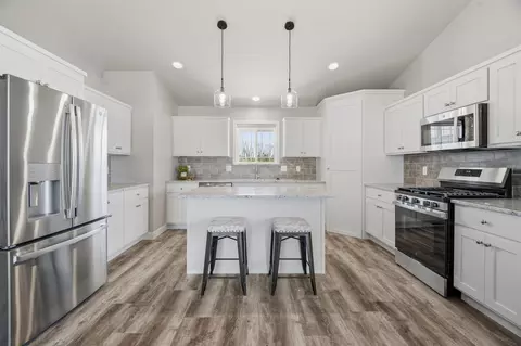 Kitchen - 5749 N Sequoia Dr, Appleton, WI 54913 photo 2 of 4
