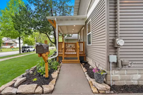 Exterior - 1324 W Rogers Ave, Appleton, WI 54914 photo 5 of 18