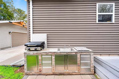 Exterior - 1324 W Rogers Ave, Appleton, WI 54914 photo 13 of 18