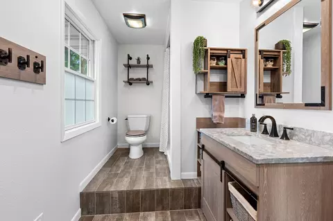 Bath - 1324 W Rogers Ave, Appleton, WI 54914 photo 4 of 4