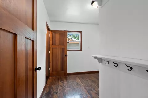 Entry Way - 1324 W Rogers Ave, Appleton, WI 54914 photo 1 of 3