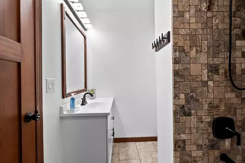 Bath - 1324 W Rogers Ave, Appleton, WI 54914 photo 1 of 4