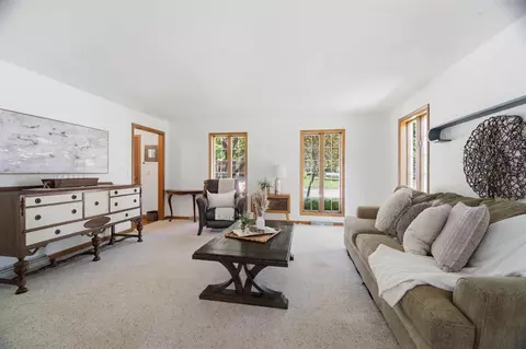 Living - 506 S Covenant Ln, Appleton, WI 54915 photo 2 of 6