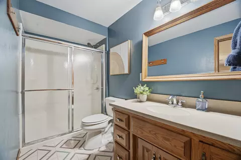 Bath - 506 S Covenant Ln, Appleton, WI 54915 photo 2 of 3