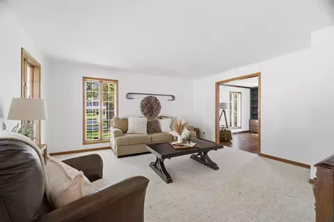 Living - 506 S Covenant Ln, Appleton, WI 54915 photo 1 of 6