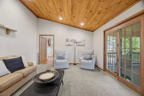 Living - 506 S Covenant Ln, Appleton, WI 54915 photo 6 of 6