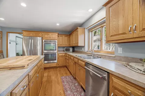 Kitchen - 506 S Covenant Ln, Appleton, WI 54915 photo 3 of 4