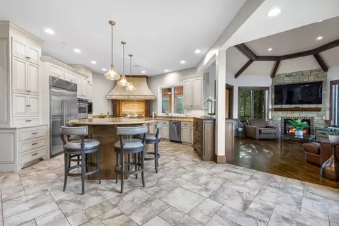 Kitchen - 2828 E Apple Hill Blvd, Appleton, WI 54913 photo 3 of 7